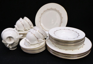 Lot 297 - 1950s - 1970s Royal Doulton36 piece Porcelain Dinner Set - Rondo patte