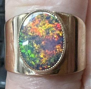 Lot 317 - 9ct ygold black Opal ring - wide band, raised rubbed in setting - TW a
