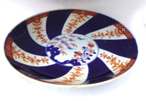 Lot 331 - Vintage Oriental porcelain shallow bowl with hand painted Imari decor