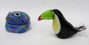 Lot 336 - 2 pces inc Rikaro Art Glass Toucan Figure 12cm H & Pottery lidded