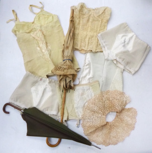 Lot 77 - Group lot of Ladies Vintage items incl umbrellas & 1940s - 50s Ivor