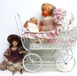 Lot 107 - Group lot incl white Dolls white painted pram, & 3 x dolls - Linda