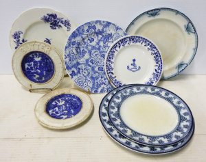 Lot 292 - Small lot of Vintage Blue & White China Plates incl Willow Butter