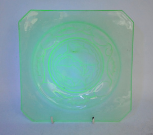 Lot 351 - Vintage Uranium Glass Plate Featuring Fish - Approx 23cm W