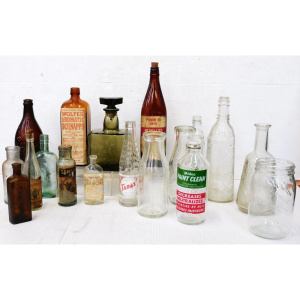 Lot 33 - Group lot Vintage Bottles inc Amber Wolfes Aromatic Schnapps, Hunters M