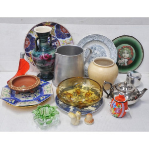 Lot 45 - 2 x Boxes inc Robur Teapot missing the infuser, Coloured Glass Pieces,