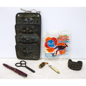 Lot 61 - Small box lot of assorted vintage items inc, Eastern Sterling Silver Ba