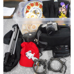 Lot 95 - Mixed Group lot, incl Camera Gear, (Minolta Auto, Chinon 35F-A, Pentax
