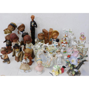 Lot 146 - Very Large Group Ceramic Figures inc Victorian flatbacks, Bisque, Mid