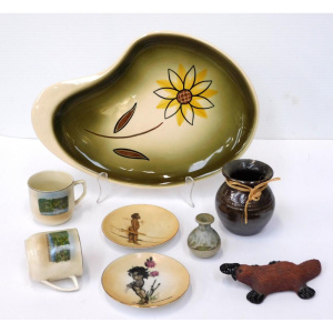 Lot 250 - Group lot of Australian Pottery & Ceramics inc Terra Ceramics plat