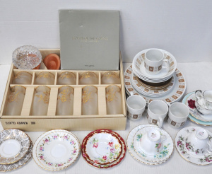 Lot 114 - Group lot - mixed China & Glass - Retro Wood & Sons Alpine &am