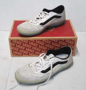 Lot 123 - Pair boxed Near New Mens Vans AVE Pro Skate shoes - size US10, Blanc d