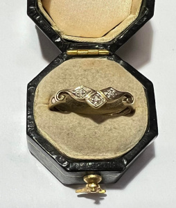 Lot 288 - 9ct gold eternity Ring set with 3 small diamonds - TW 0 9 grms
