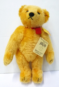 Lot 314 - Steiff Teddy Bear - replica of the original 1909 bear, approx 38cm L