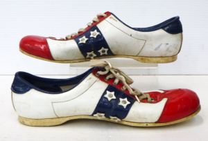 Lot 18 - Vintage 1970s Red White & Blue Mens Low Top Sneakers - Approx Size