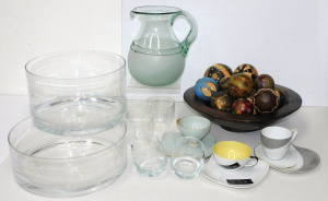 Lot 96 - Mixed group lot inc 1950s Westminster dominos cup & saucer, Pair sa