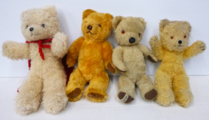 Lot 121 - 4 x Vintage Teddy Bears inc, 2 x Jakas, a Joy Toys with working growle