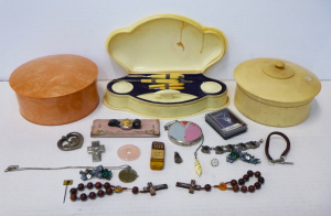 Lot 146 - Vintage Xylonite Boxes & Manicure Set w Contents (af) - incl Carv