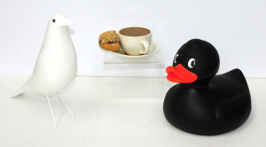 Lot 174 - 3 pces inc Novelty C & C ceramic coffee cup with donut, White wood