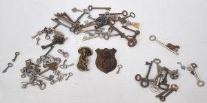 Lot 221 - Lot of Vintage Keys & Door Knockers incl Pixie Under Toadstool Doo