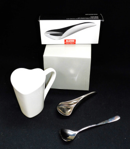 Lot 226 - 3 pce Modernist Italian Alessi inc Boxed stainless steel Tea Bag holde
