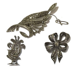 Lot 270 - 3 x vintage Marcasite Brooches, marked Silver incl Lyrebird, bow, Gold