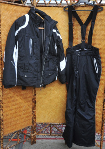 Lot 21 - Modern Ski Jacket & pants incl Size XL Bend-Store Ski Jacket &