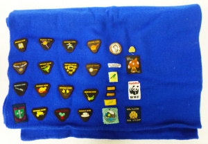 Lot 149 - Vintage Girl Guides, Brownie Guides blue blanket with assorted patches