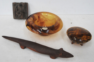 Lot 154 - Mixed group lot - 1930s Davidsons Cloud glass Bowl, Carved wooden trib