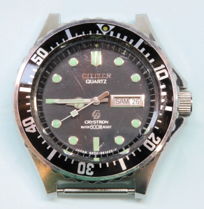 Lot 274 - Vintage Mens Citizen Quartz Crystron 600 meter Water Resistant Diver W