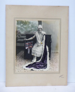 Lot 313 - c1920 Vintage Mounted Photograph featuring the Craigieburn Queen of Sp