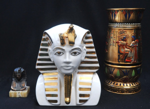 Lot 322 - 3 pces Egyptian themed items inc White Ceramic with gilt Tutankhamun b