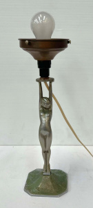 Lot 325 - Vintage 1930s Art Deco chrome Diana lamp, square base