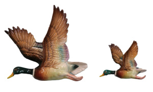 Lot 345 - Set of 2 Vintage Japanese Ceramic Flying Wall Ducks 20cm & 11cm H
