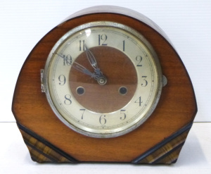 Lot 350 - Vintage Art Deco Wood Mantel Clock - 215cm H