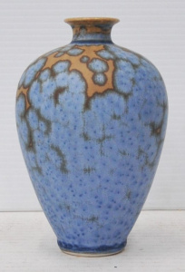 Lot 357 - Small Vintage Ted Secombe Vase - Blue Crystalline Glaze on Beige, mark