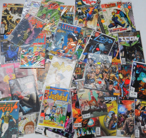 Lot 103 - Lot of Vintage DC Comic Books including The Flash, Wonder Woman, Green