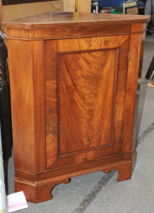 Lot 12 - c1900 Mahogony Corner Cupboard - Approx 66cm H