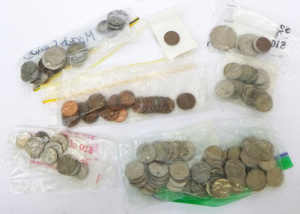 Lot 43 - Group lot of assorted International coin currency - mostly USA inc, Nic