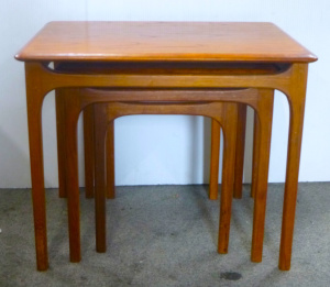 Lot 107 - Nest of Three Mid Century Teak Side tables by Noblett - Largest 50cm H
