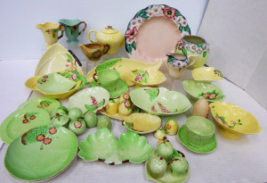 Lot 140 - Large quantity of Vintage Carlton Ware China inc, bowls, small footed