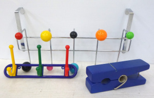 Lot 177 - 3 x items inc, Novelty oversized peg shaped paper clip, plastic coat h