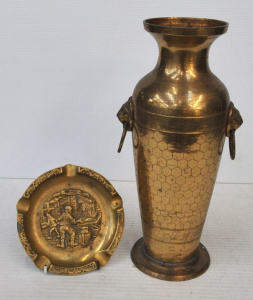 Lot 196 - 2 x Pieces of Vintage Brass Items incl Large Heavy Vase w Lion Head Ha