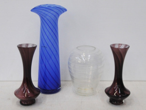 Lot 215 - Group lot - Vintage & Modern Art Glass - Large Blue Striped Rikaro