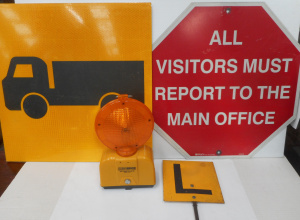 Lot 25 - Group lot incl 2 x Road Signs, a Warning Light and an L-plate