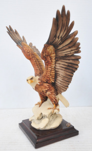 Lot 32 - Vintage Giuseppe Armani Florence Capodimonte 'Eagle On Snow' Figure - a
