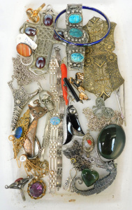 Lot 70 - Group lot of costume jewellery & other inc Coral red pendant with 1