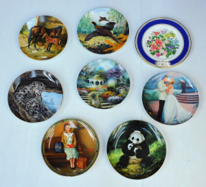 Lot 121 - 8 x China Cabinet Plates w boxes various makers & designs inc The