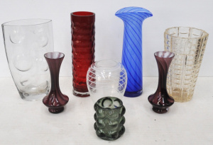 Lot 207 - Group lot - Vintage & Modern Art Glass & Modernist Glass - Vas
