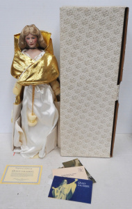 Lot 232 - Boxed Vintage Franklin Heirloom Queen Galadriel Porcelain, Hand painte